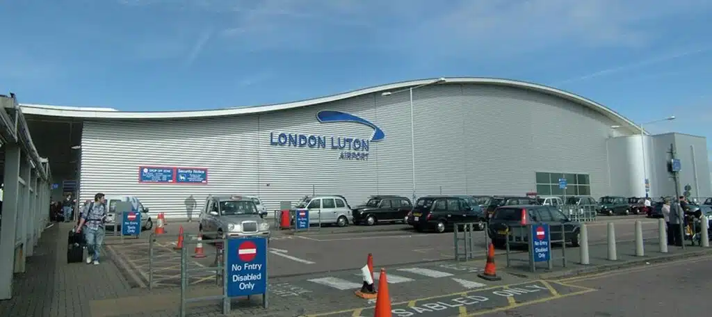 Lotnisko Londyn-Luton: Odszkodowanie za opóźniony / odwołany lot
